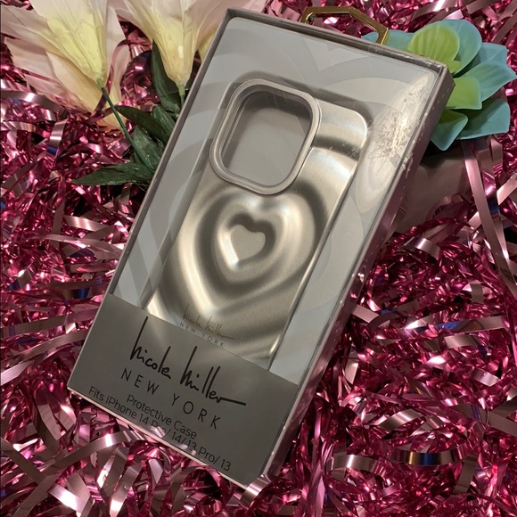 Nicole Miller Other - 🌹NWT Nicole Miller • iPhone Pro14/14 • Pro13/13 Silver Heart Design Phone Case